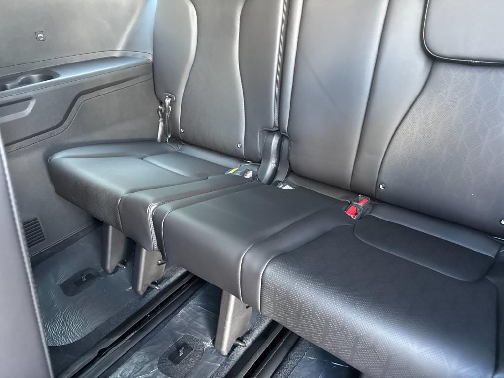 new 2026 Kia Carnival Hybrid car, priced at $50,870