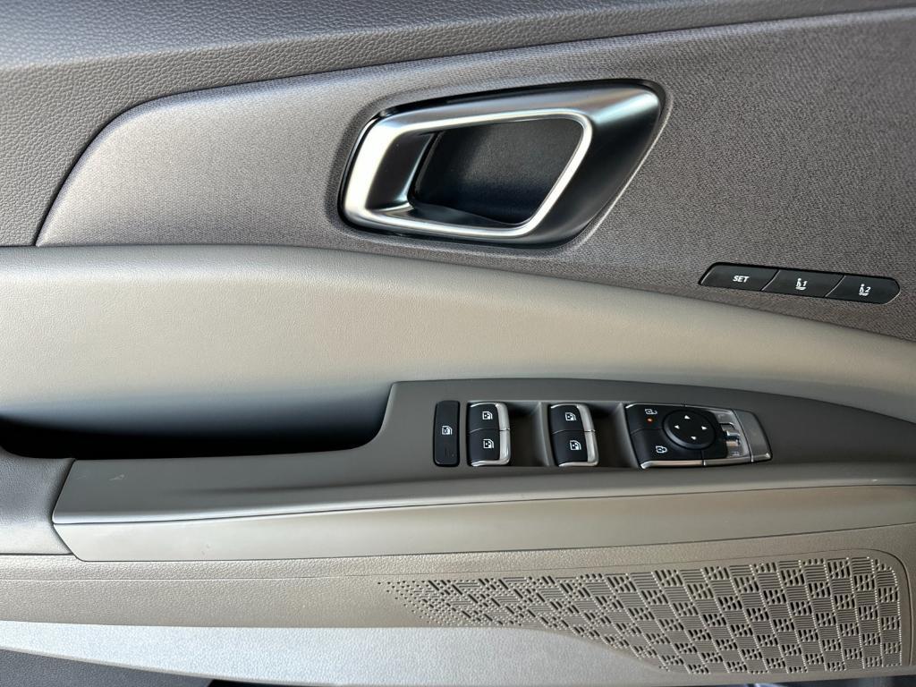 new 2025 Kia Carnival Hybrid car, priced at $44,700
