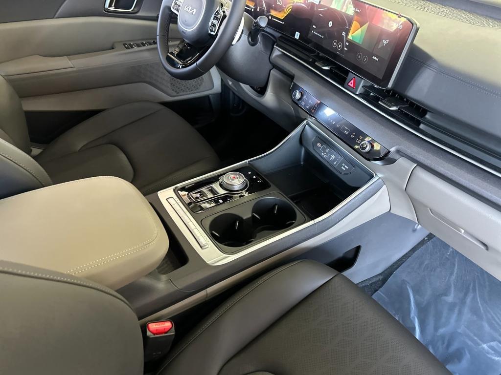 new 2025 Kia Carnival Hybrid car, priced at $44,700