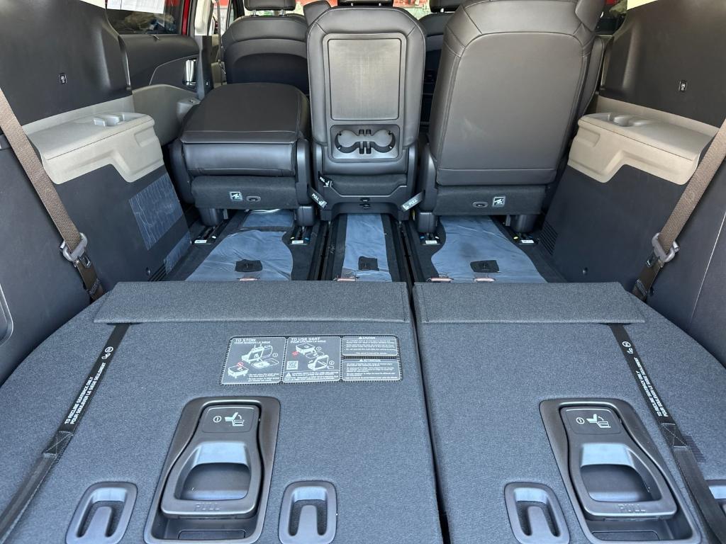 new 2025 Kia Carnival Hybrid car, priced at $44,700