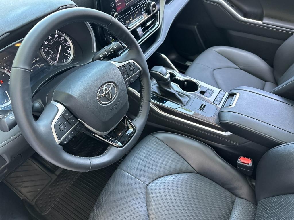 used 2022 Toyota Highlander car, priced at $40,998