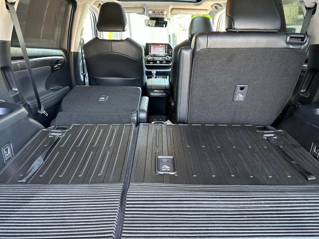 used 2022 Toyota Highlander car, priced at $40,998