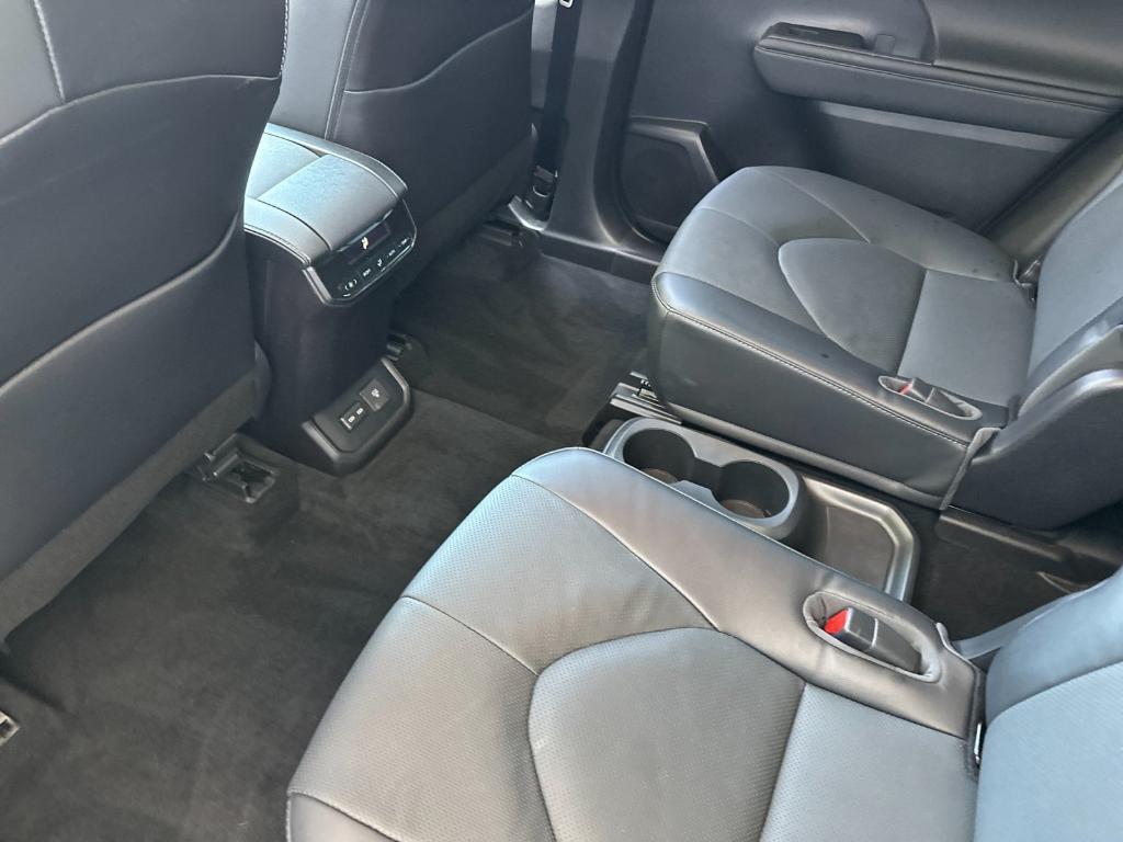 used 2022 Toyota Highlander car, priced at $40,998