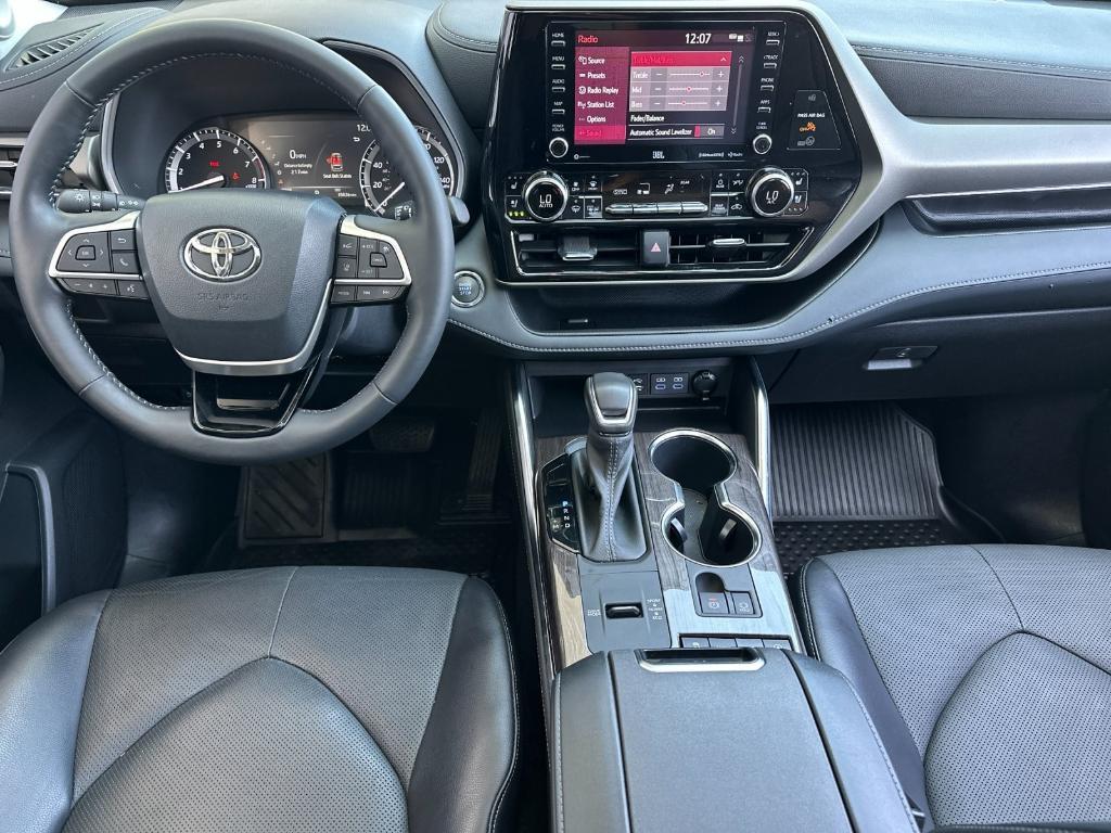 used 2022 Toyota Highlander car, priced at $40,998
