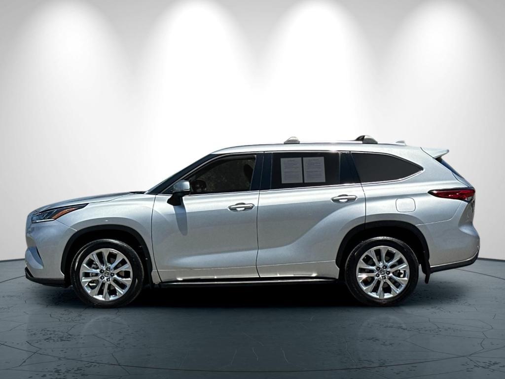 used 2022 Toyota Highlander car, priced at $40,998