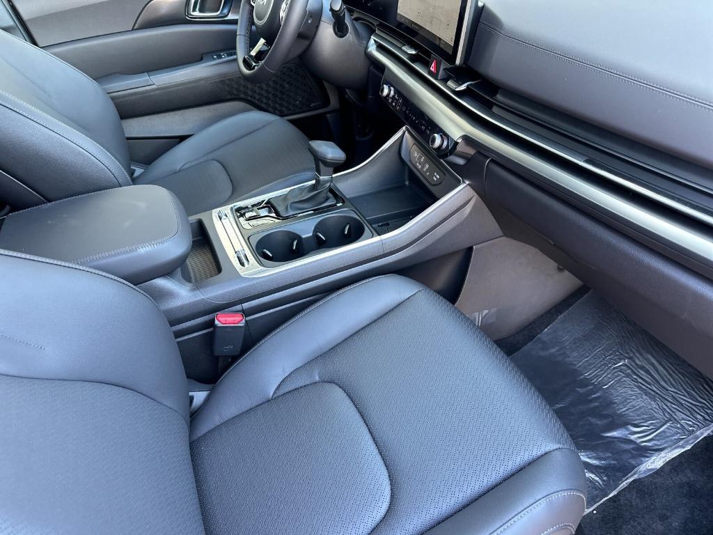 new 2025 Kia Carnival car, priced at $53,095