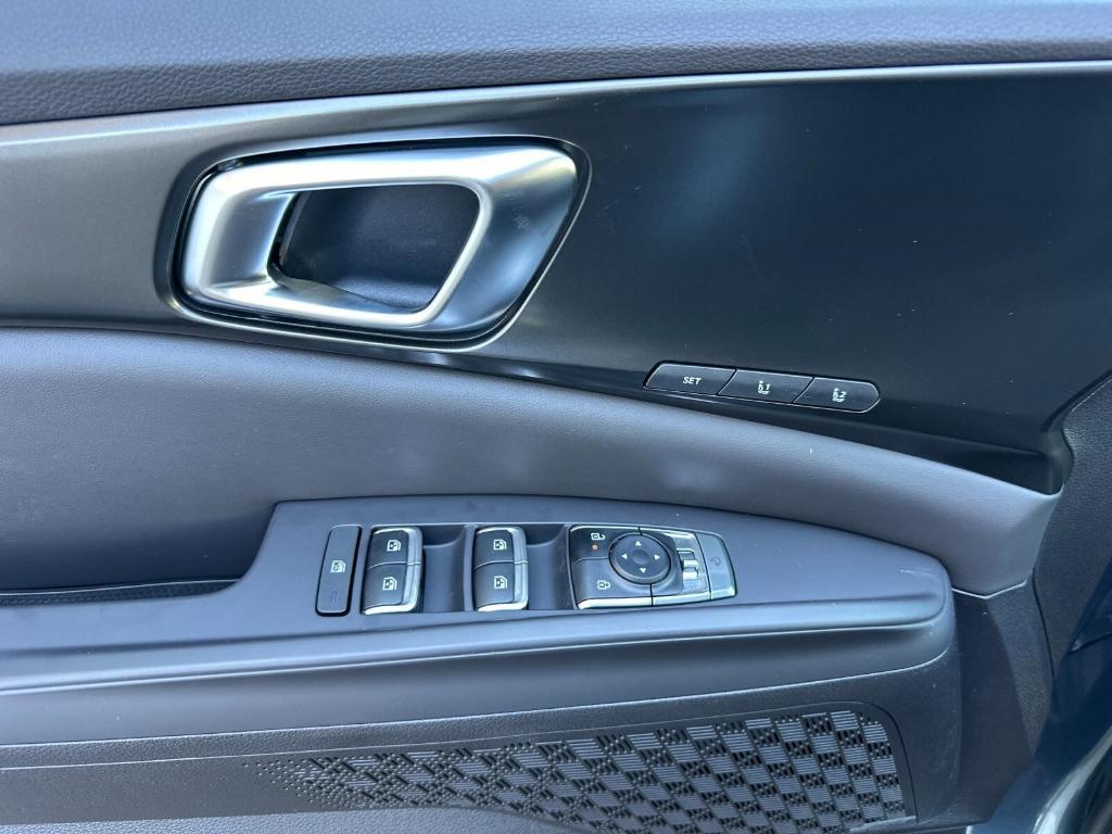 new 2025 Kia Carnival car, priced at $53,095