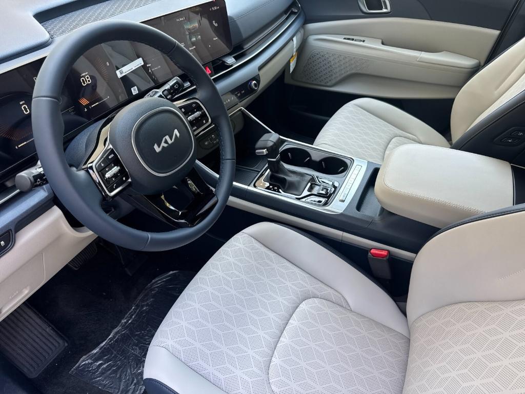 new 2025 Kia Carnival car, priced at $43,195