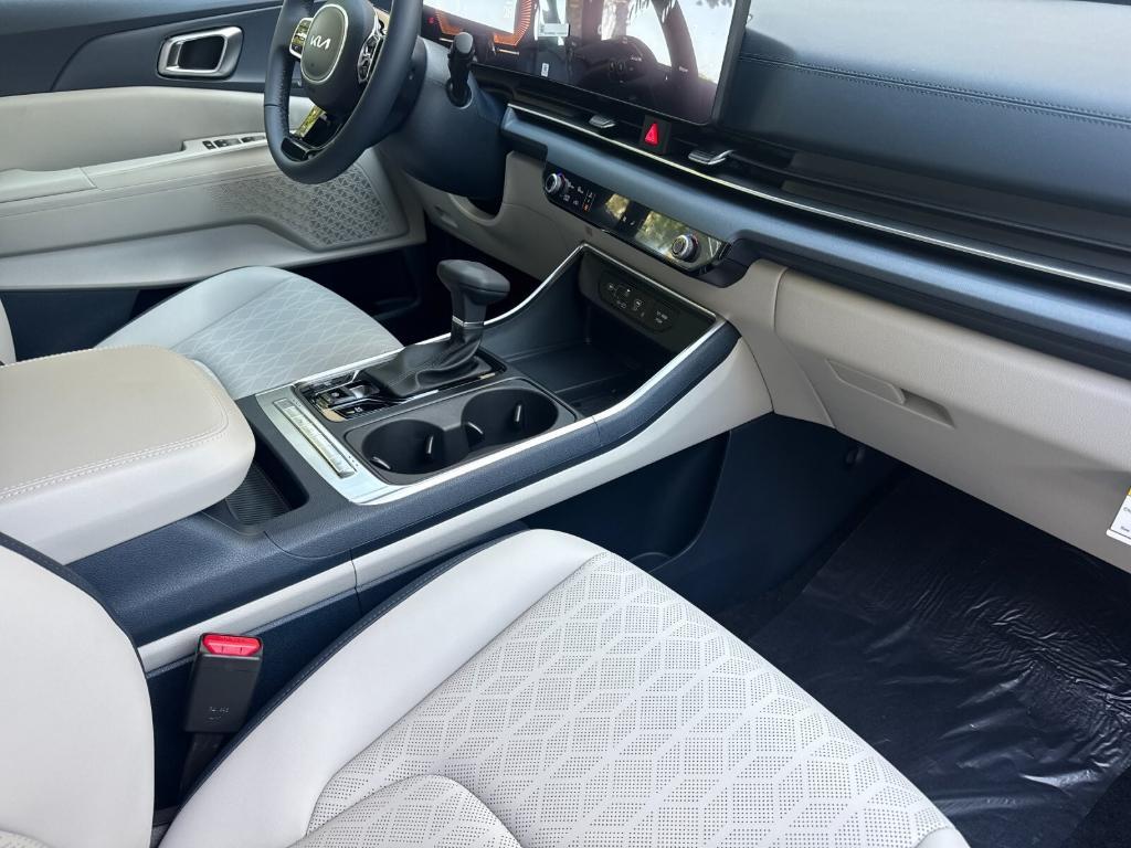 new 2025 Kia Carnival car, priced at $43,195