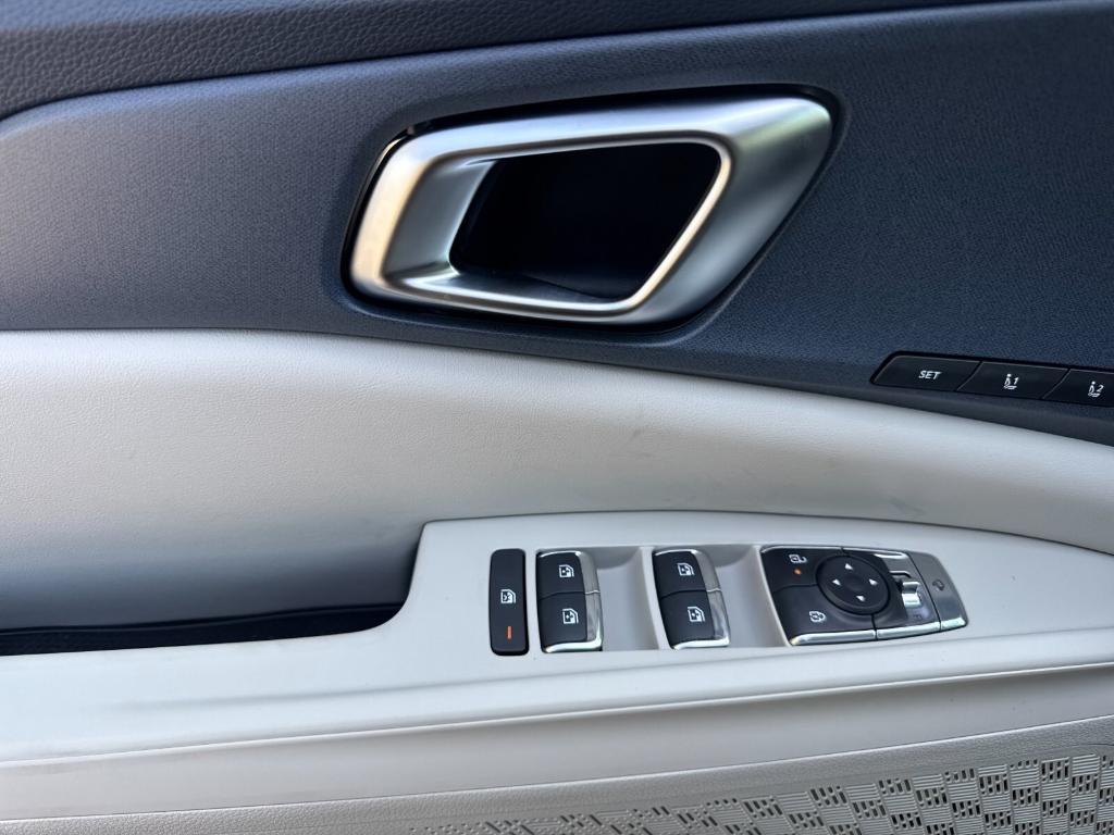 new 2025 Kia Carnival car, priced at $43,195