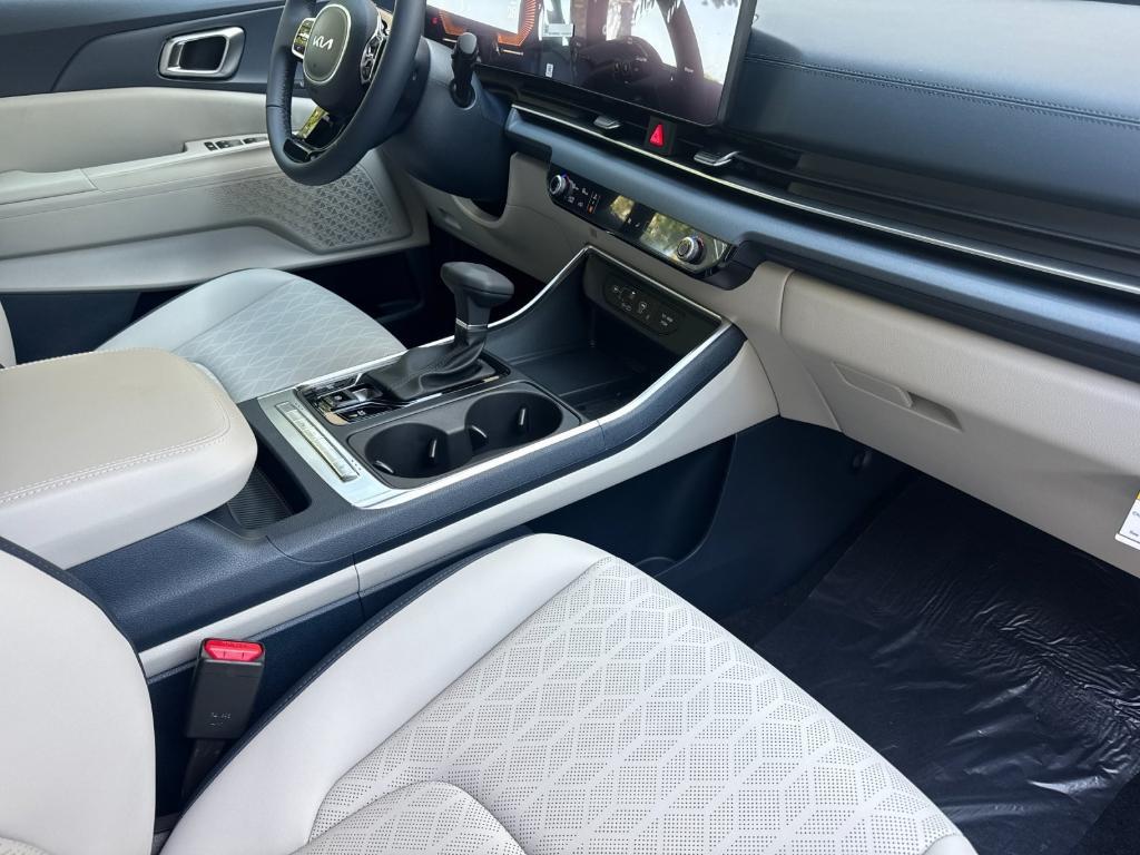 new 2025 Kia Carnival car, priced at $43,195