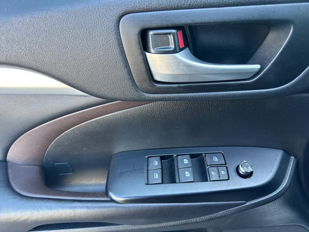 used 2018 Toyota Highlander car, priced at $21,995