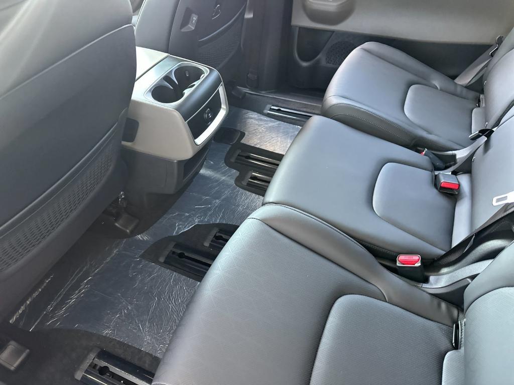 new 2025 Kia Carnival car, priced at $40,565