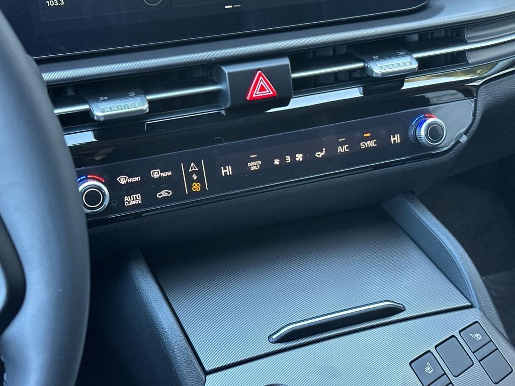 new 2026 Kia Sportage Hybrid car, priced at $35,990