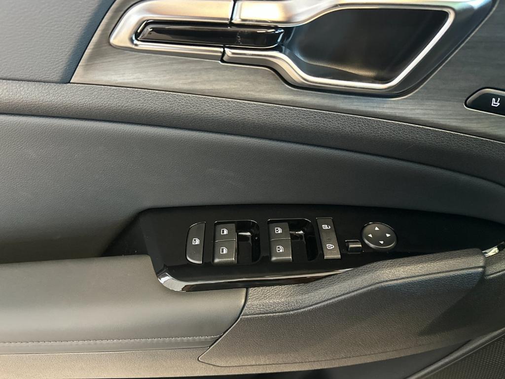new 2025 Kia Sportage Plug-In Hybrid car, priced at $46,630