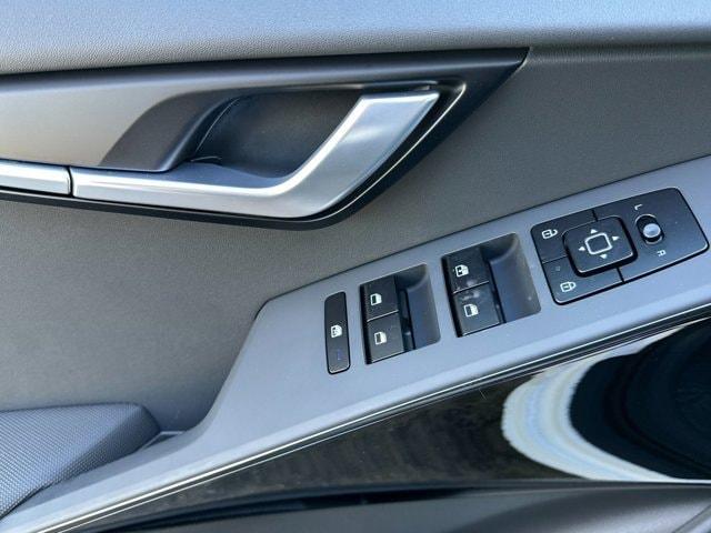 new 2025 Kia Niro car, priced at $30,168