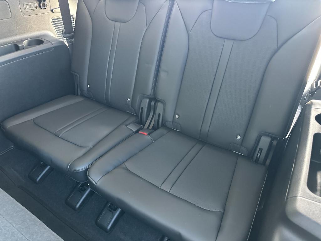 new 2025 Kia Sorento car, priced at $39,265