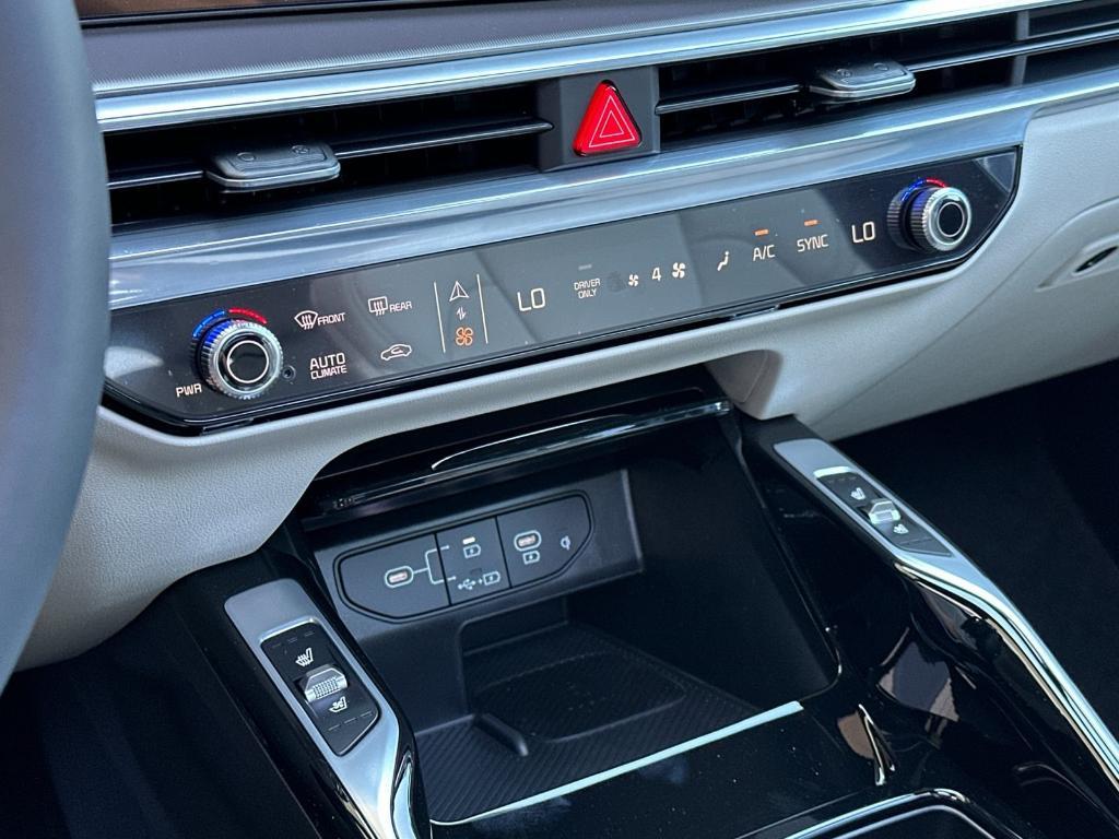 new 2025 Kia Sorento Hybrid car, priced at $48,530