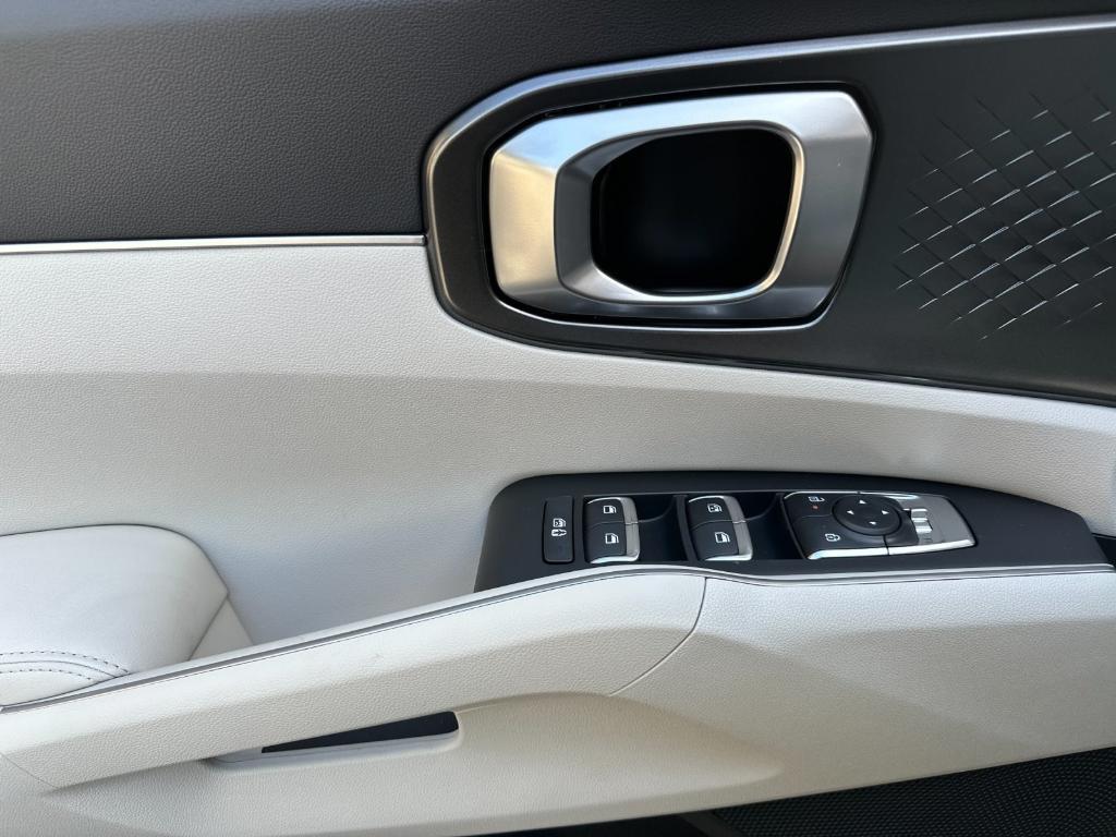 new 2025 Kia Sorento Hybrid car, priced at $43,925