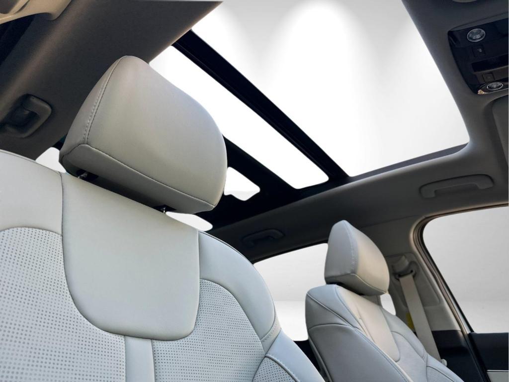 new 2025 Kia Sorento Hybrid car, priced at $43,925