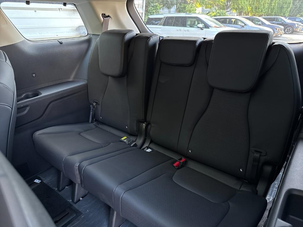 new 2026 Kia Carnival Hybrid car, priced at $55,620