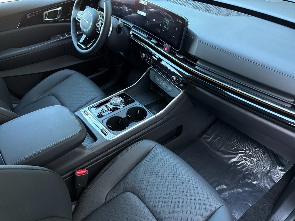 new 2026 Kia Carnival Hybrid car, priced at $55,620
