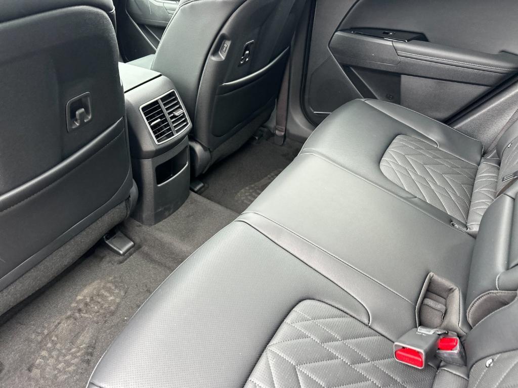 new 2025 Kia Sportage Plug-In Hybrid car, priced at $44,122