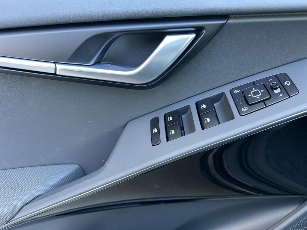 new 2025 Kia Niro car, priced at $34,055
