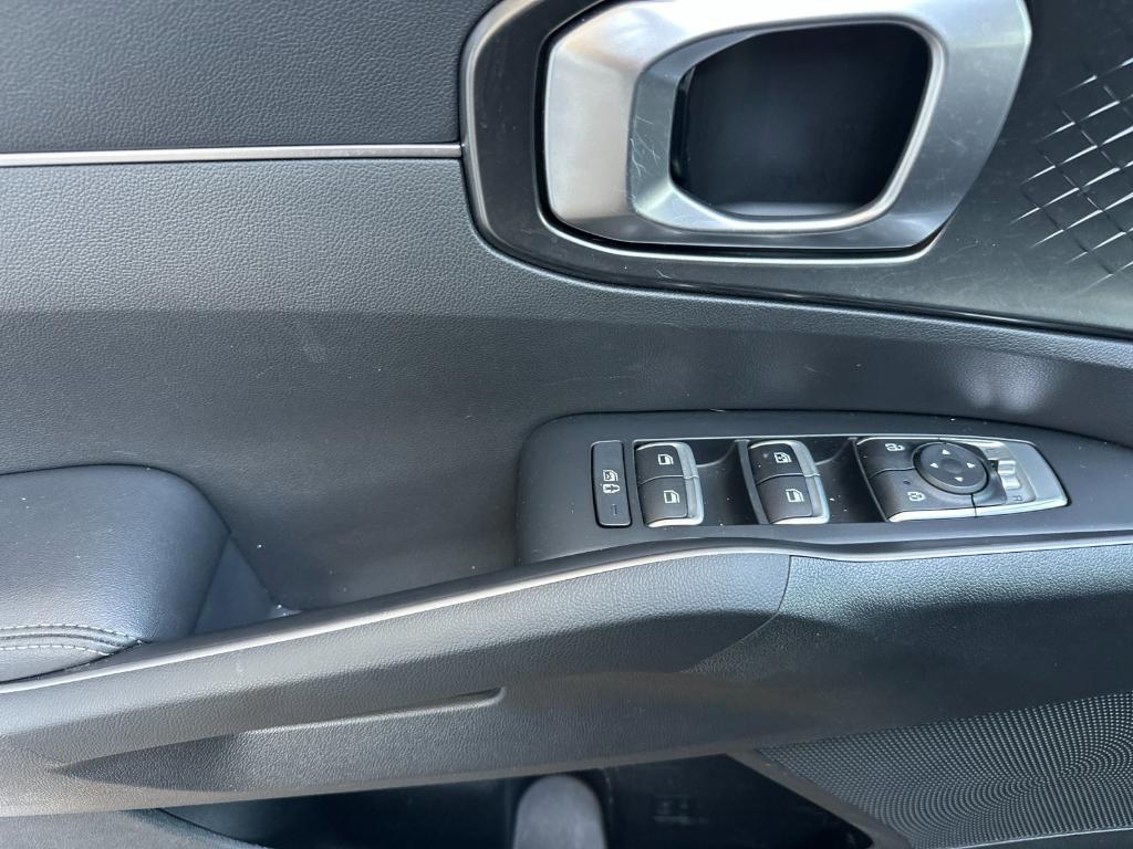 used 2022 Kia Sorento Hybrid car, priced at $28,995
