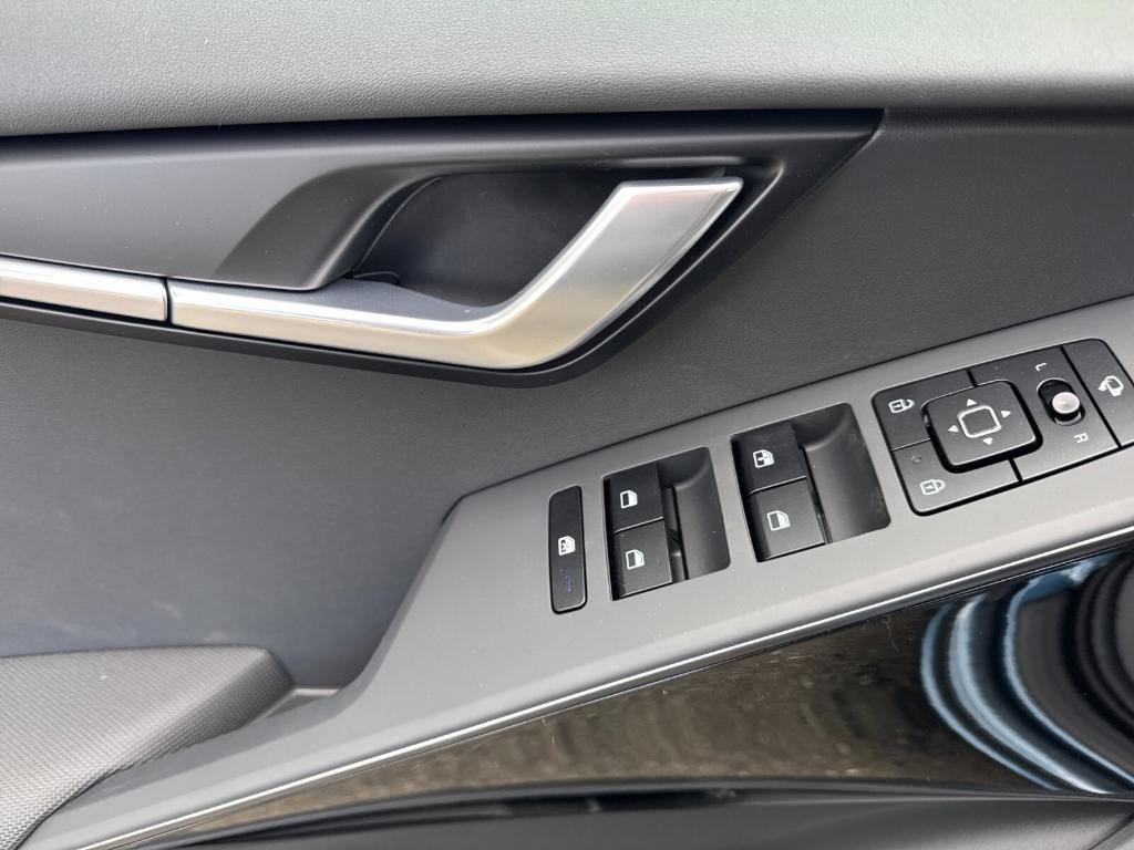 new 2025 Kia Niro car, priced at $33,660