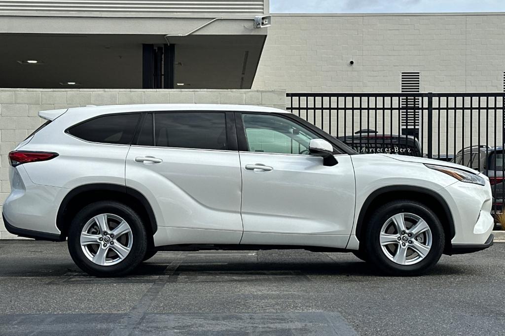 used 2021 Toyota Highlander car, priced at $27,800
