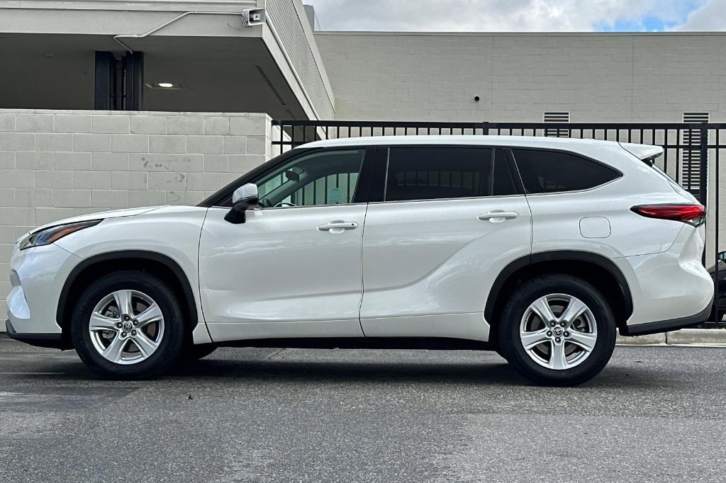 used 2021 Toyota Highlander car, priced at $27,800