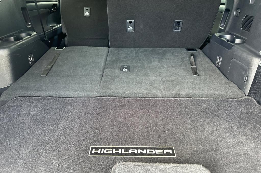 used 2021 Toyota Highlander car, priced at $27,800
