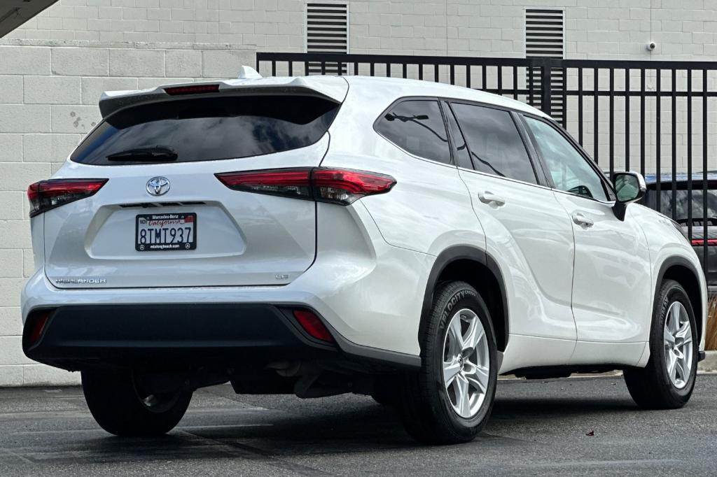 used 2021 Toyota Highlander car, priced at $27,800