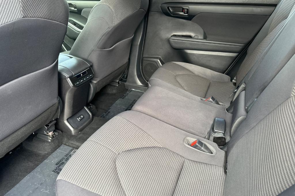 used 2021 Toyota Highlander car, priced at $27,800