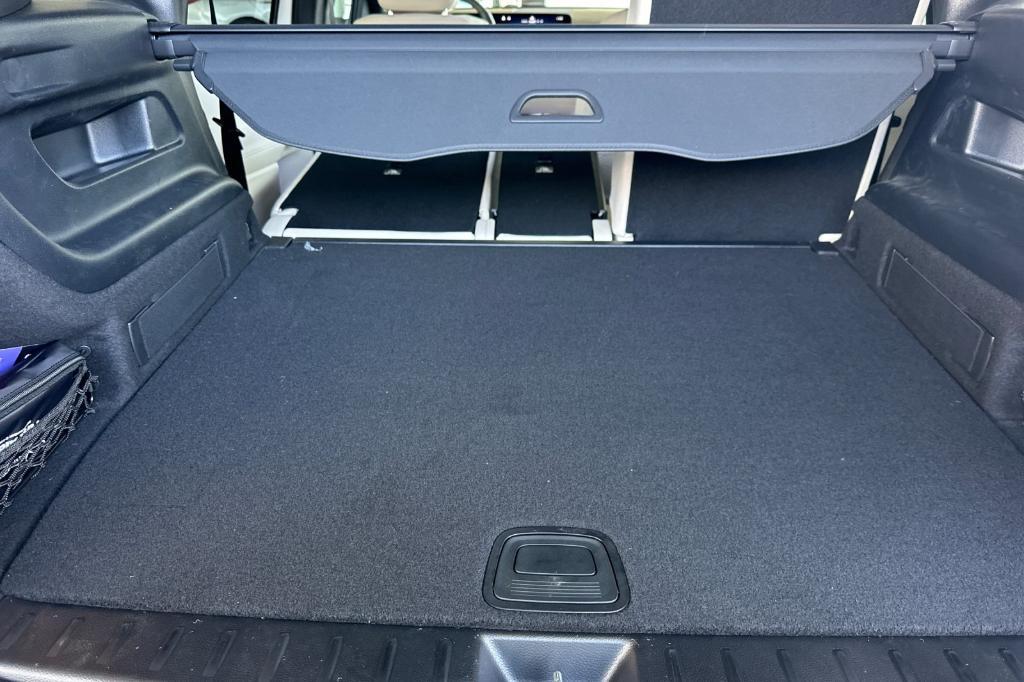 new 2025 Mercedes-Benz GLB 250 car, priced at $47,145