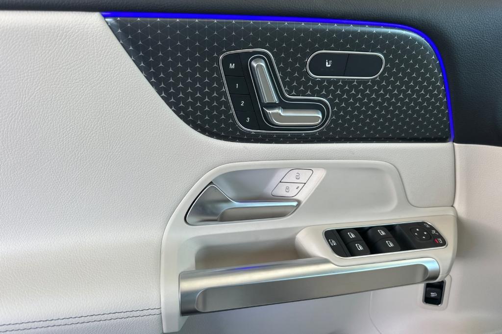 new 2025 Mercedes-Benz GLB 250 car, priced at $47,145