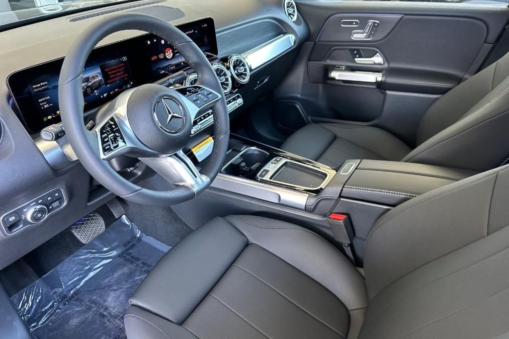 new 2025 Mercedes-Benz GLB 250 car, priced at $49,870