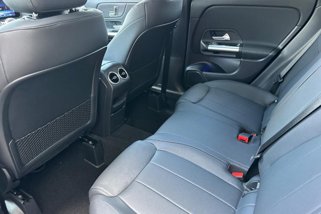 new 2025 Mercedes-Benz GLA 250 car, priced at $44,670