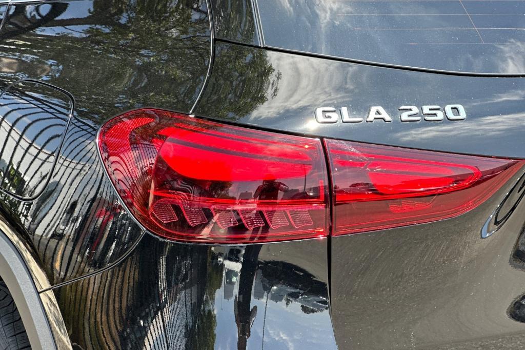 new 2025 Mercedes-Benz GLA 250 car, priced at $44,670