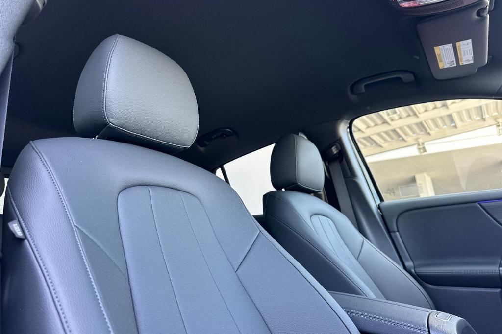 new 2025 Mercedes-Benz GLA 250 car, priced at $44,670