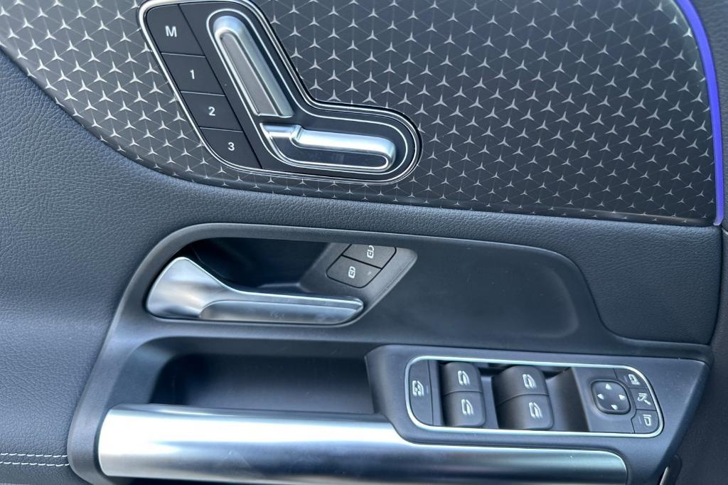 new 2025 Mercedes-Benz GLA 250 car, priced at $44,345