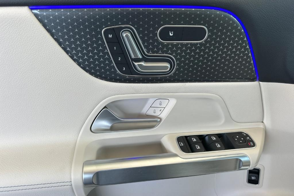 new 2025 Mercedes-Benz GLB 250 car, priced at $48,645