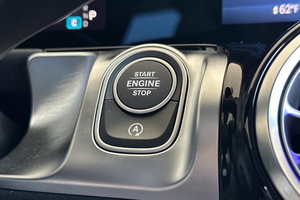 new 2025 Mercedes-Benz GLB 250 car, priced at $48,645