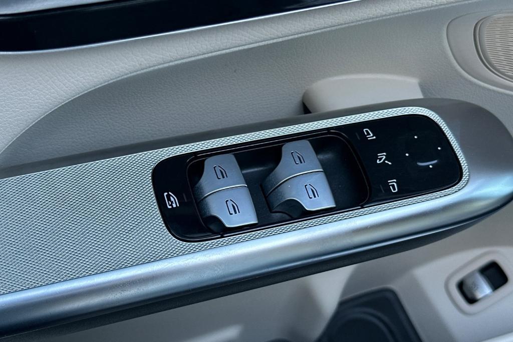 used 2023 Mercedes-Benz GLC 300 car, priced at $36,900