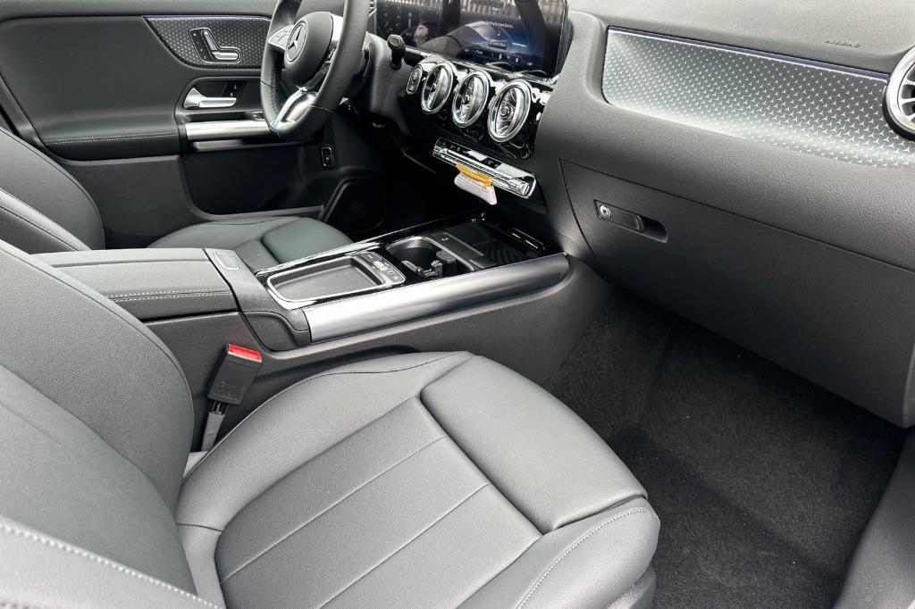 new 2025 Mercedes-Benz GLA 250 car, priced at $44,345