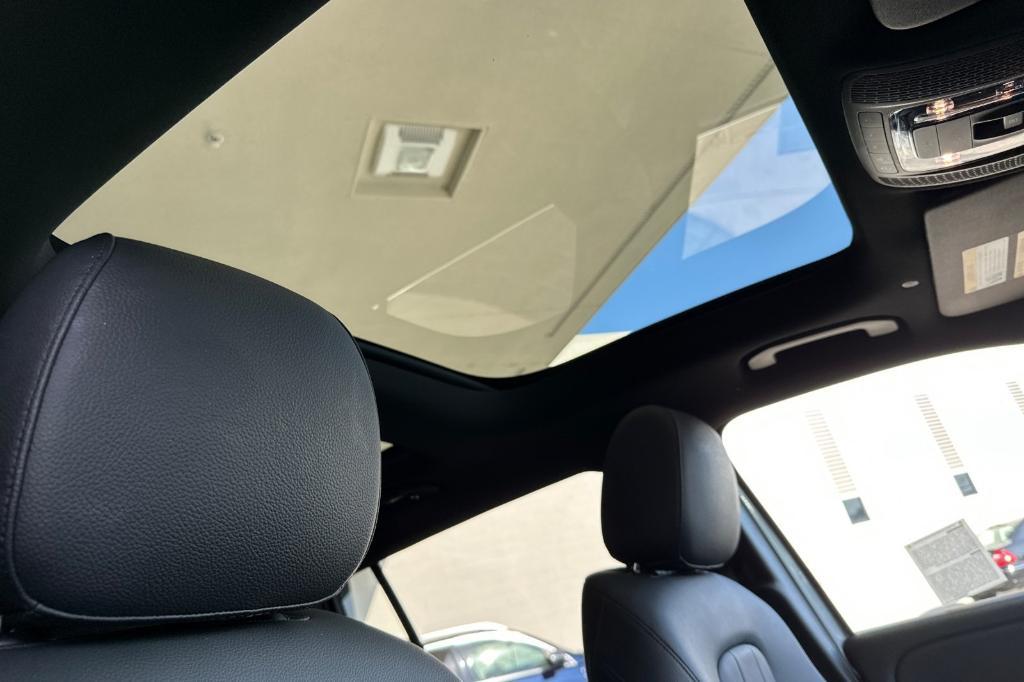 used 2023 Mercedes-Benz GLB 250 car, priced at $30,900