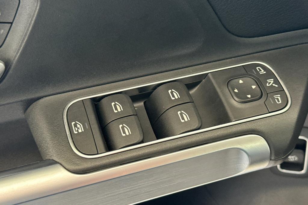 used 2023 Mercedes-Benz GLB 250 car, priced at $30,900