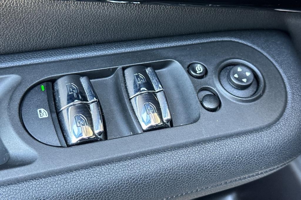 used 2023 MINI Clubman car, priced at $25,900