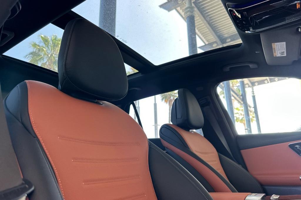 new 2025 Mercedes-Benz GLC 300 car, priced at $60,125